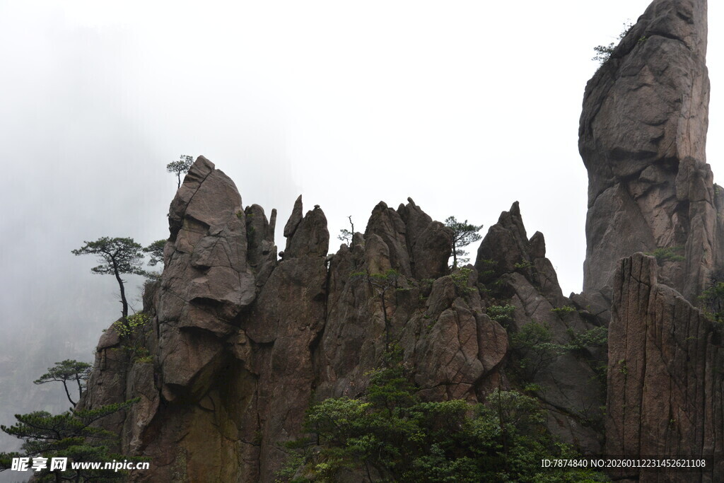 奇峰罗列的壮丽山景