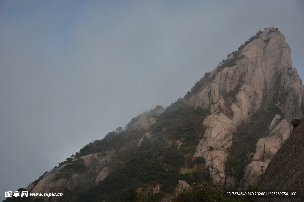巍峨山峰 尽显自然壮美