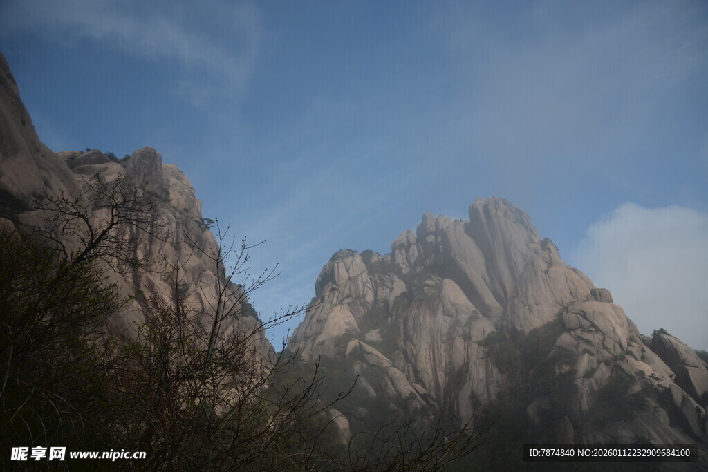 巍峨壮丽的山景