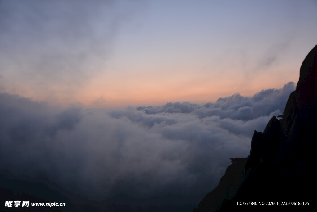 云海之上的壮丽日出景象
