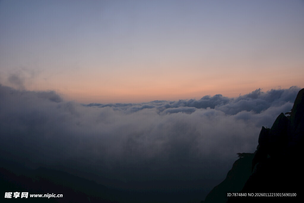 云海之上的壮丽日出景观