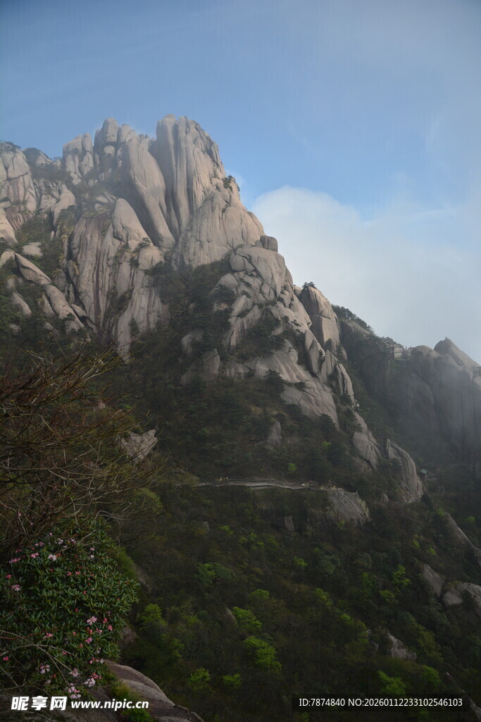 巍峨壮丽的高山景致