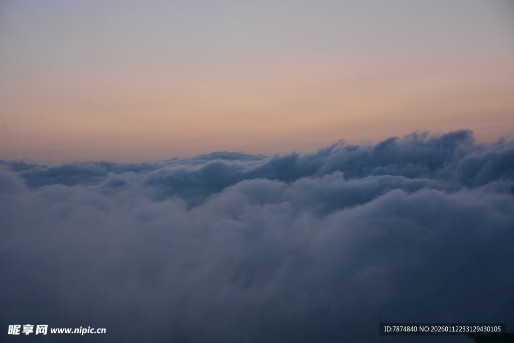 云海之上的梦幻天际