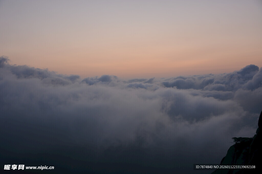 云海之上的梦幻天际