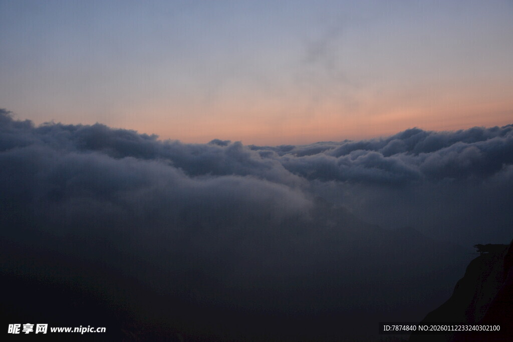 云海之上的梦幻天际
