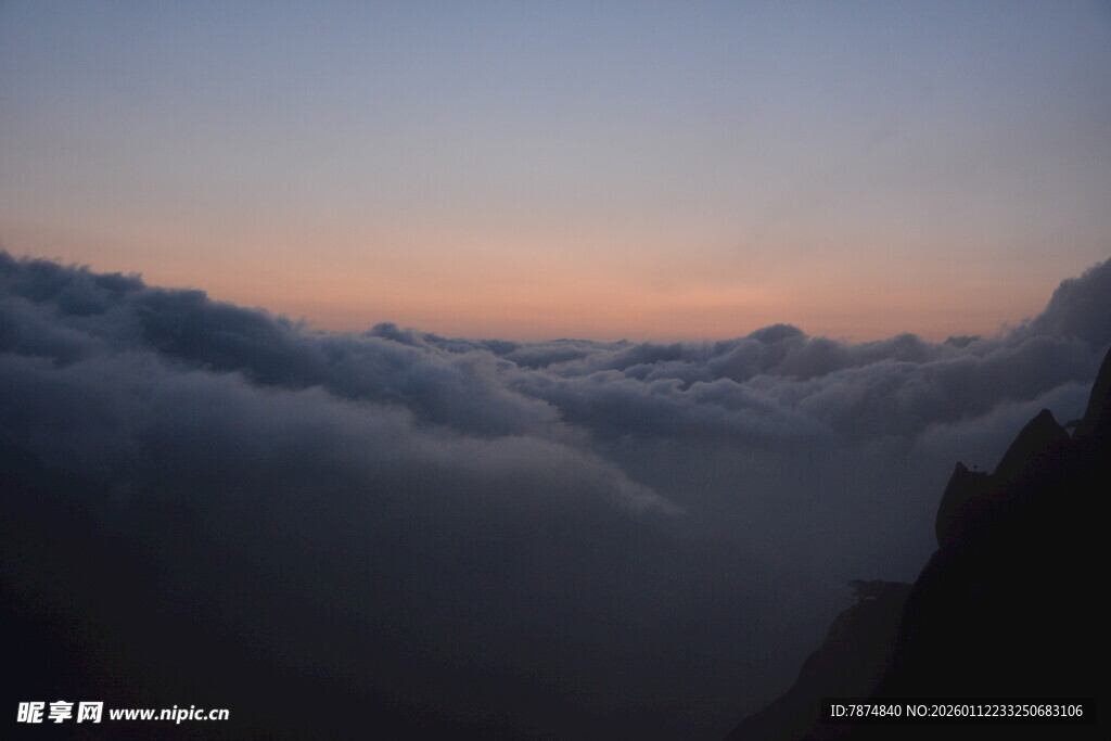 云海之上的绚烂日出