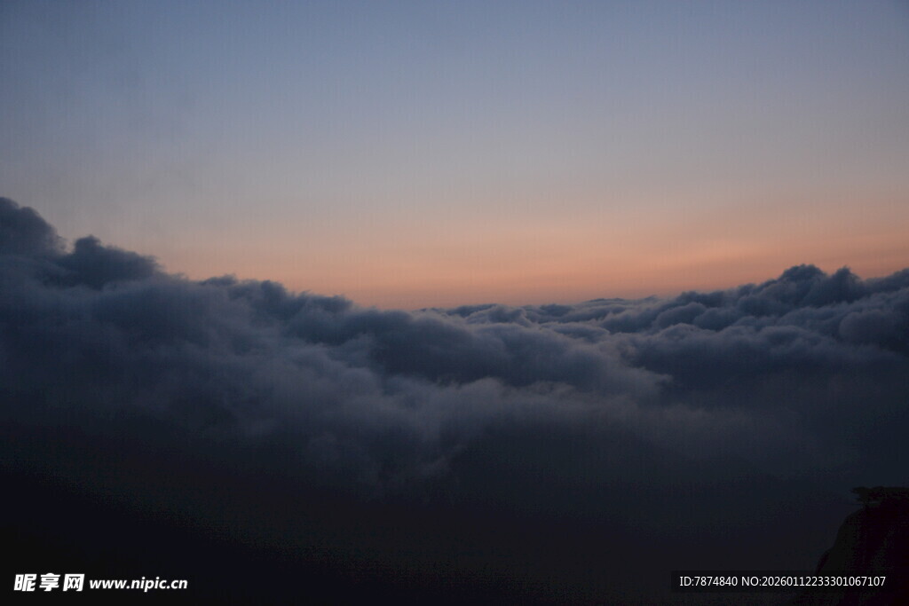 云海之上的梦幻天际