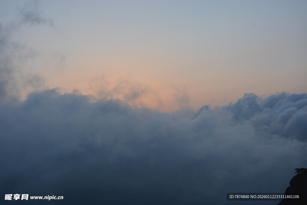 云海之上的梦幻天际