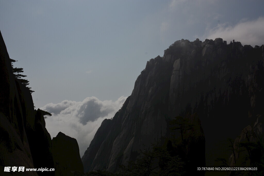 巍峨黄山 云雾缭绕之景