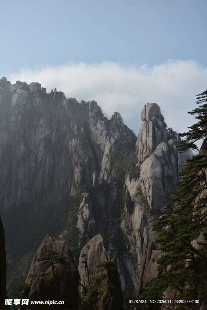 巍峨壮丽的高山景观