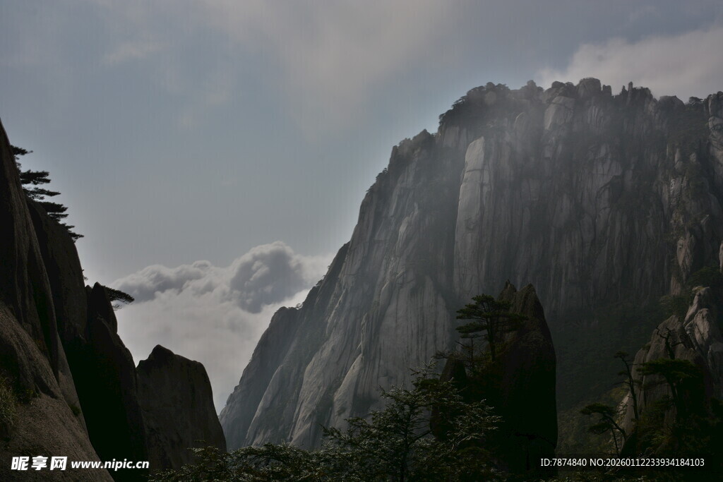 巍峨黄山奇峰云雾景观