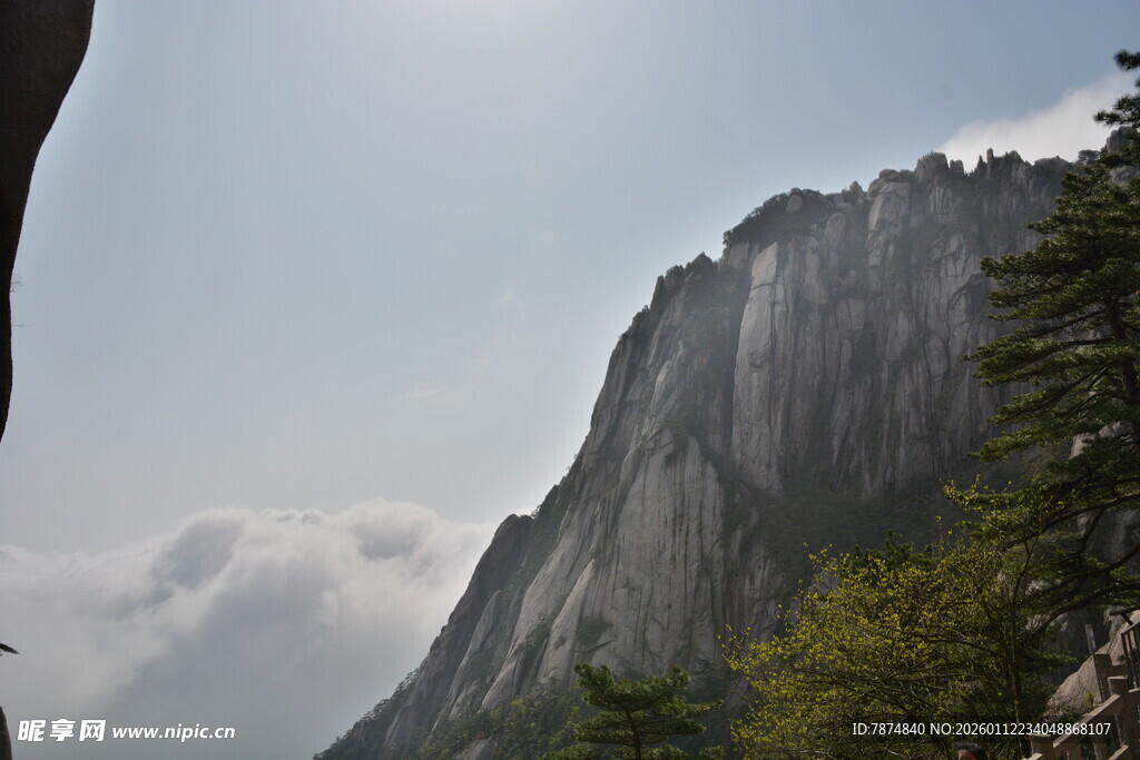 巍峨高山景