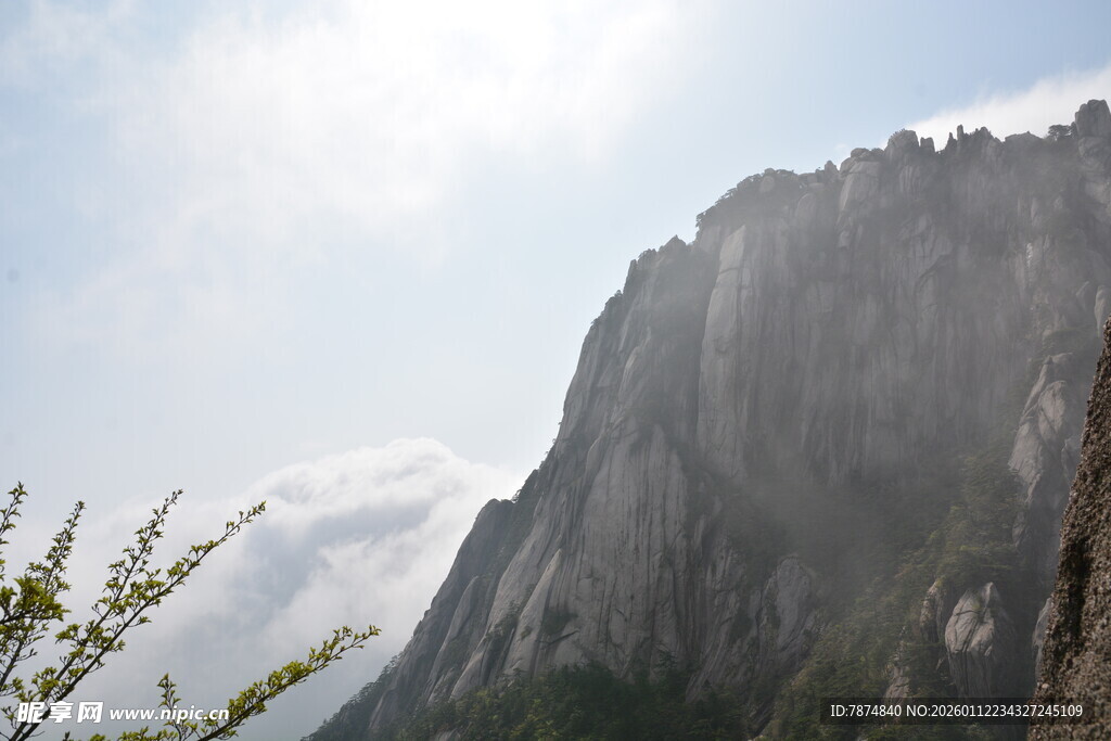 巍峨高山壮丽景致