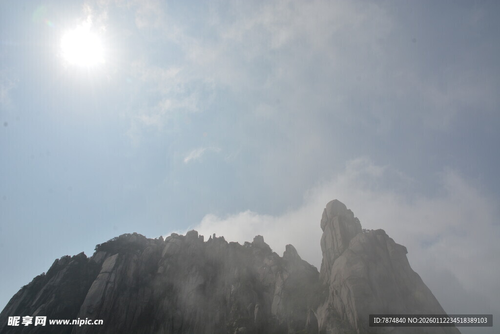 高山之巅迎日光