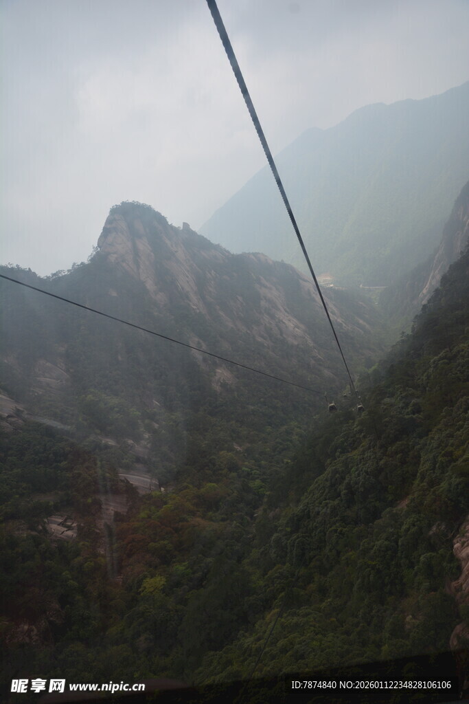 山间索道 云雾缭绕美景