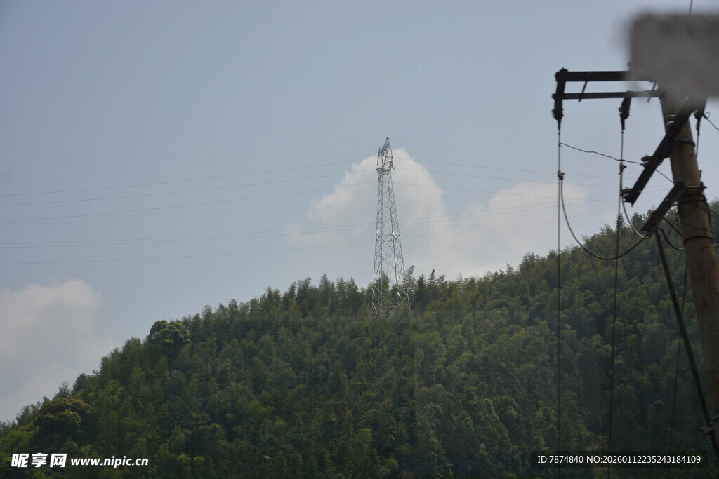 山林间的电力设施
