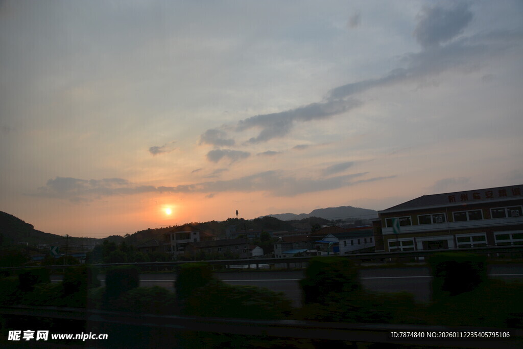 日落时分的乡村景致