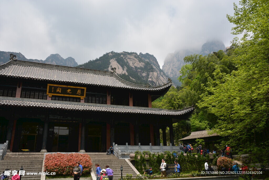 山间古寺 云雾缭绕之景