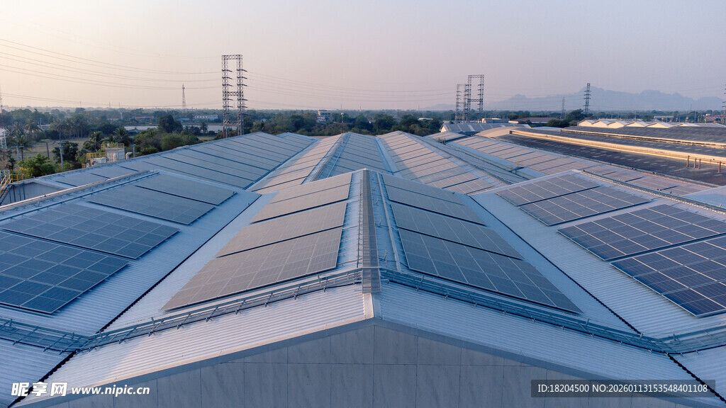 屋顶太阳能板 清洁能源设施