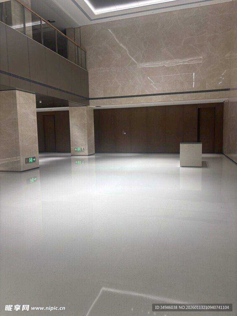 空旷室内空间待装修场景