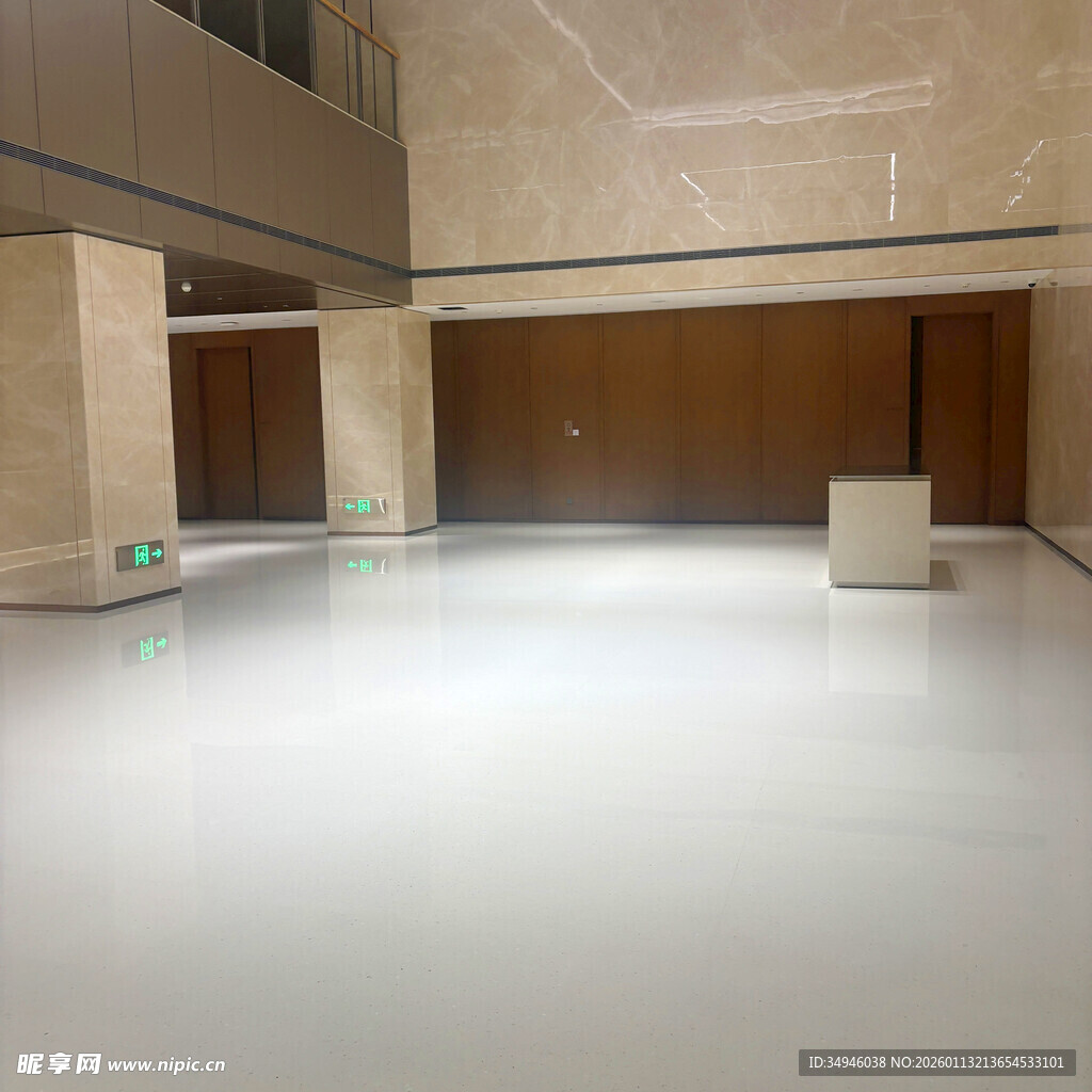 空旷的室内空间场景