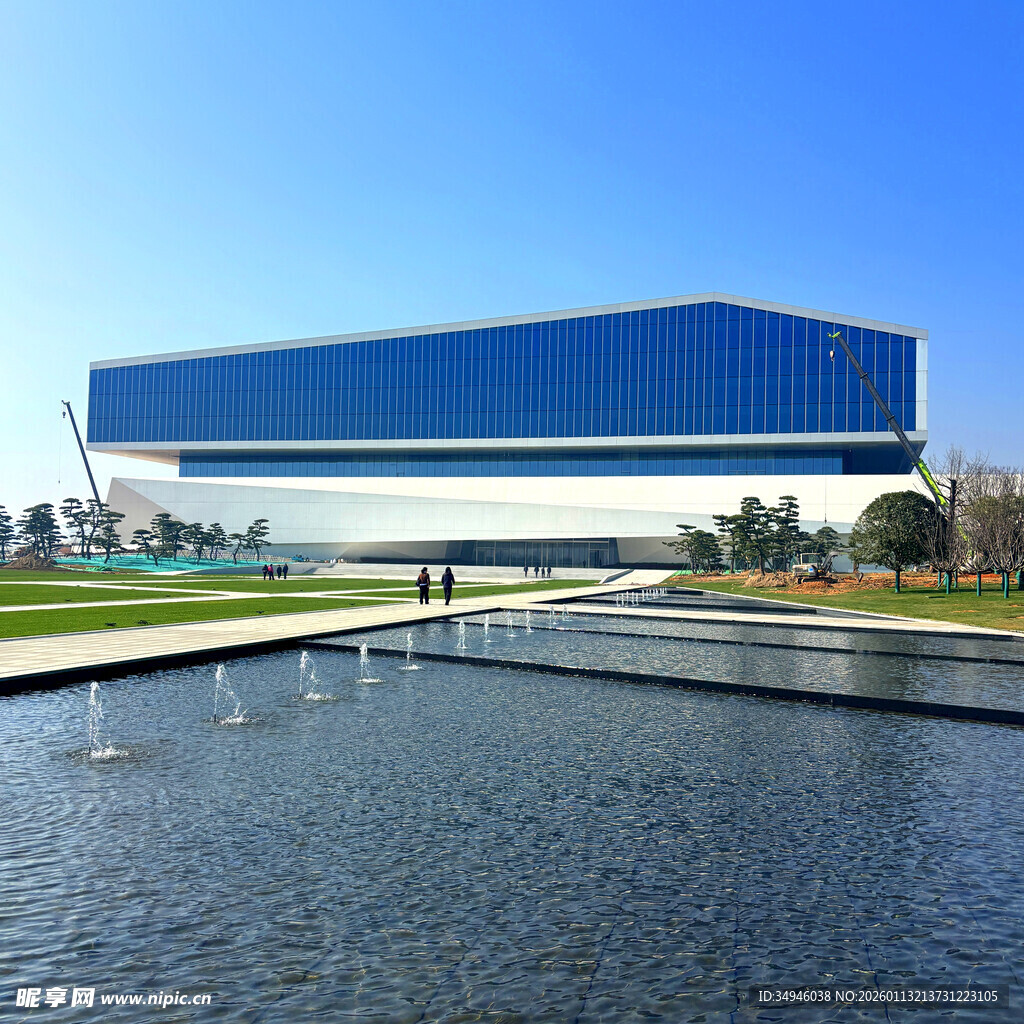 现代蓝调建筑与水景景观