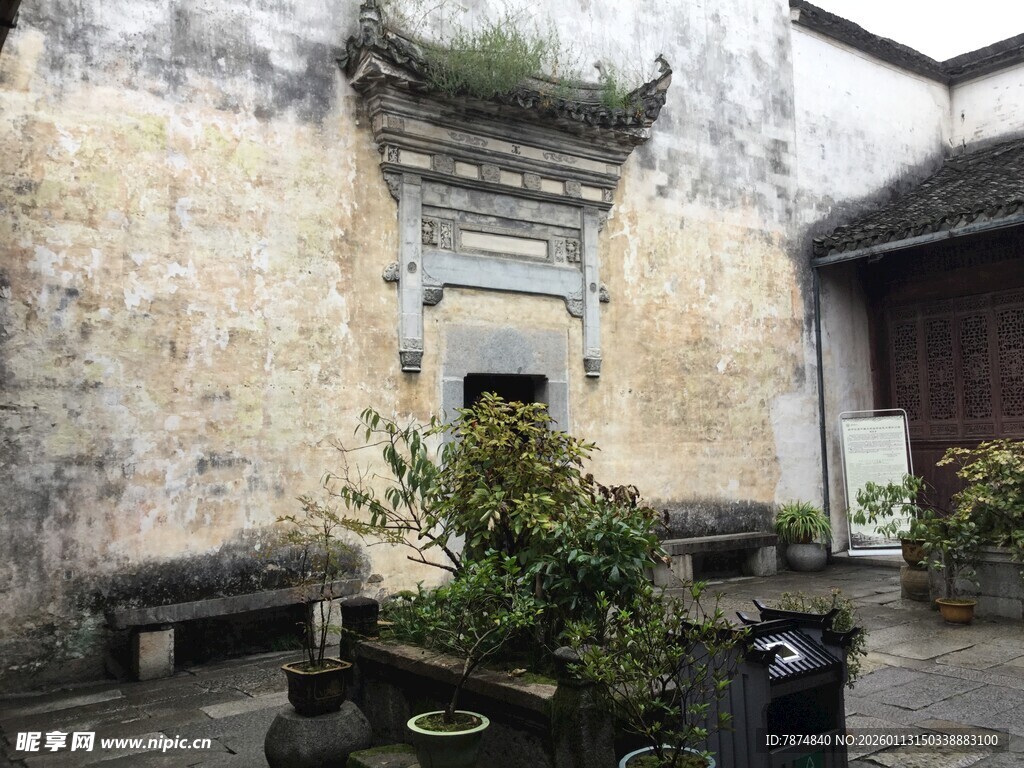 古旧庭院中的中式景致