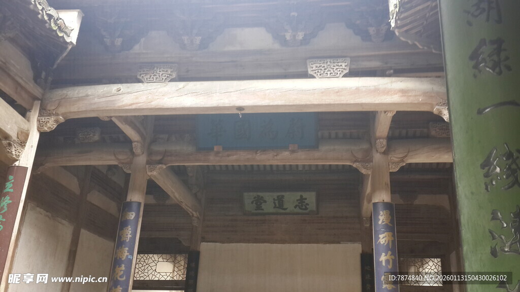 老旧建筑内部结构特写