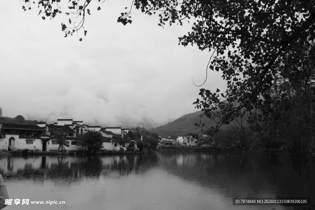 宁静水乡河畔风景