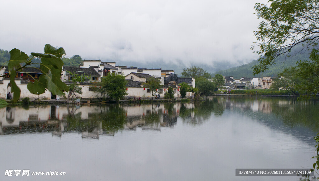 宁静水乡倒影如画风景