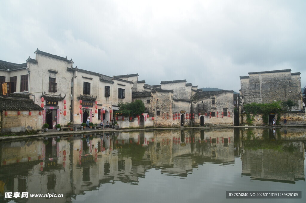 江南水乡古建筑倒影美景