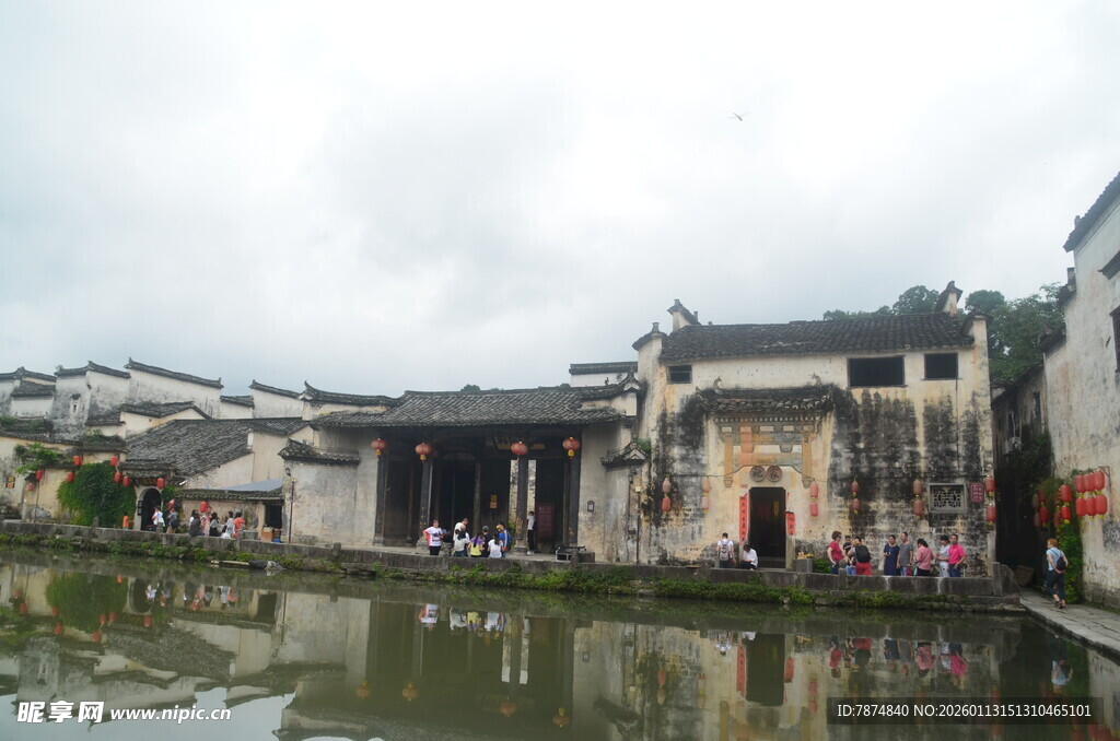 江南水乡古建筑临水而立