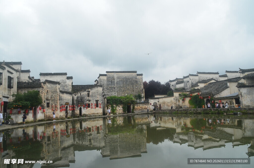 江南水乡湖畔古建筑景观