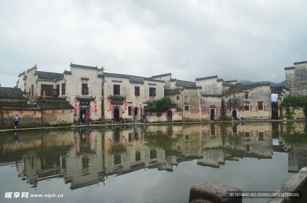 江南水乡古村落倒影美景