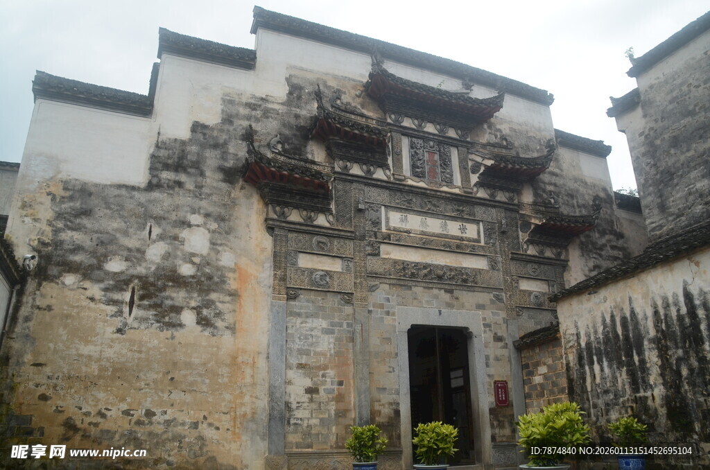 古老徽派建筑的斑驳之美