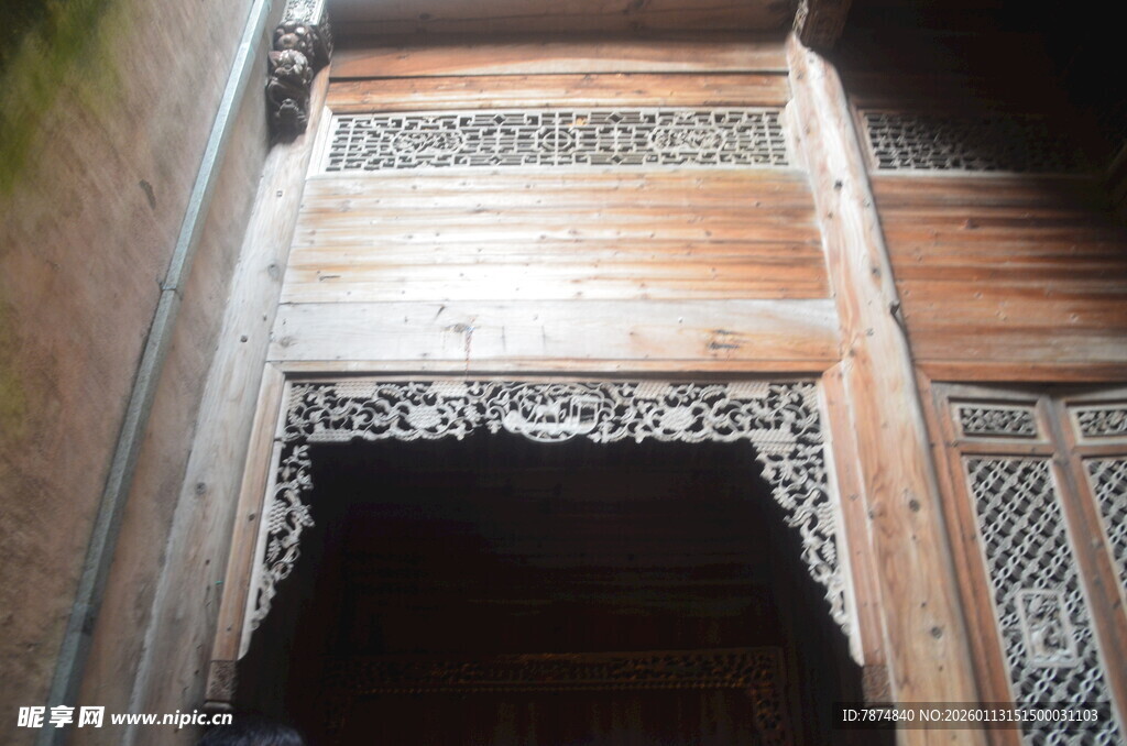 古旧木雕门窗细节特写
