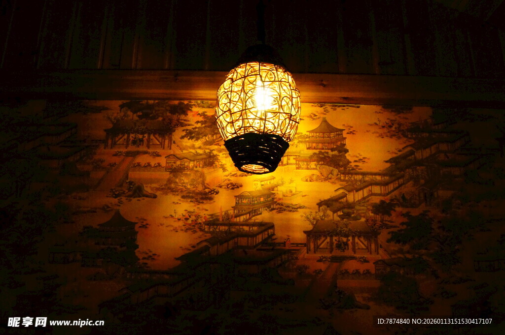 复古壁灯散发温暖光芒