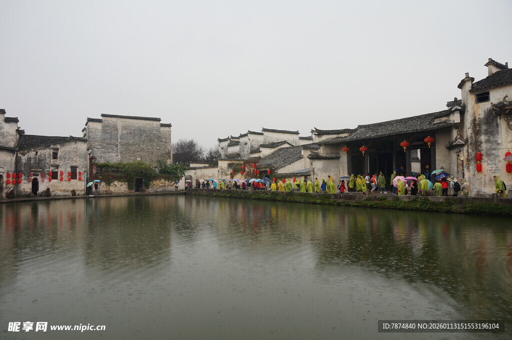 江南水乡古建筑临水而立