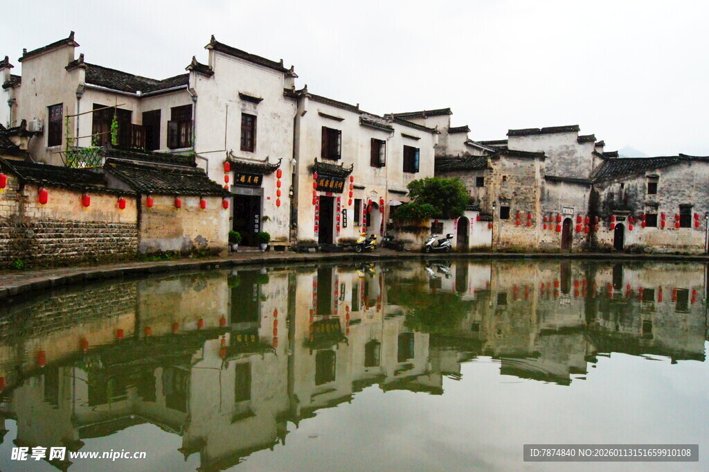 江南水乡古村落映于水