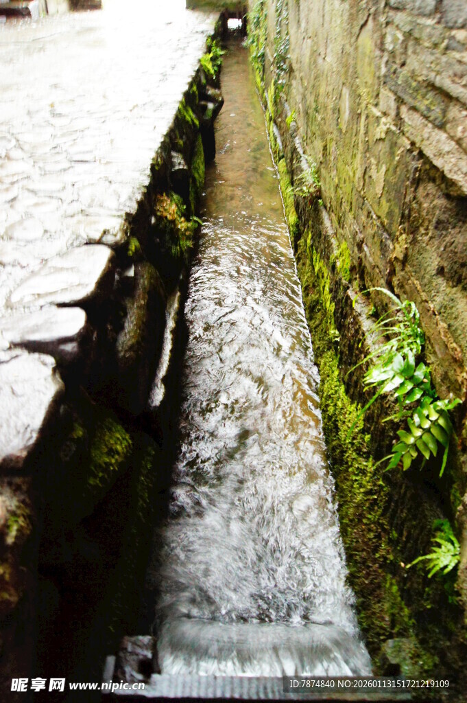 户外流水沟渠景观