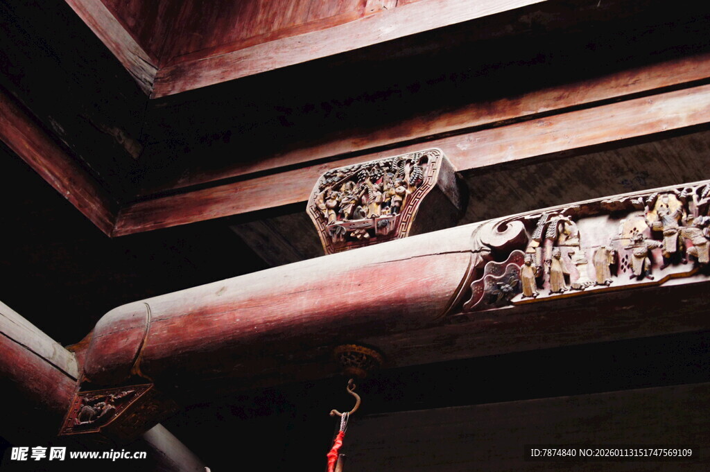 中式古建筑精美木雕横梁