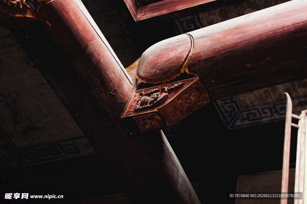 生锈的金属管道特写