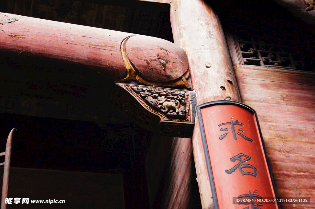 中式古建筑立柱精美雕刻