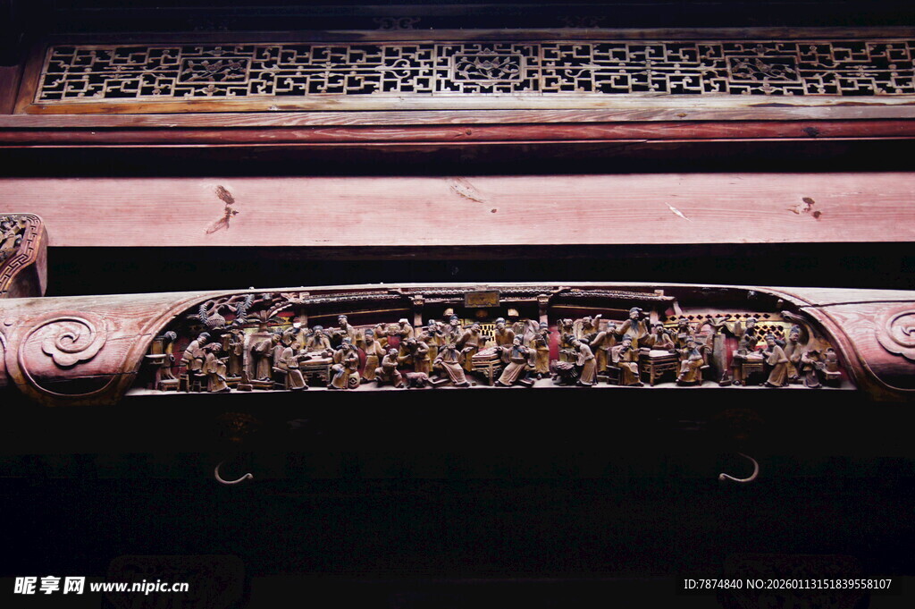 古典雕花乐器细节特写