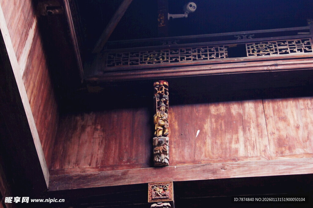 中式古建筑木雕梁细节