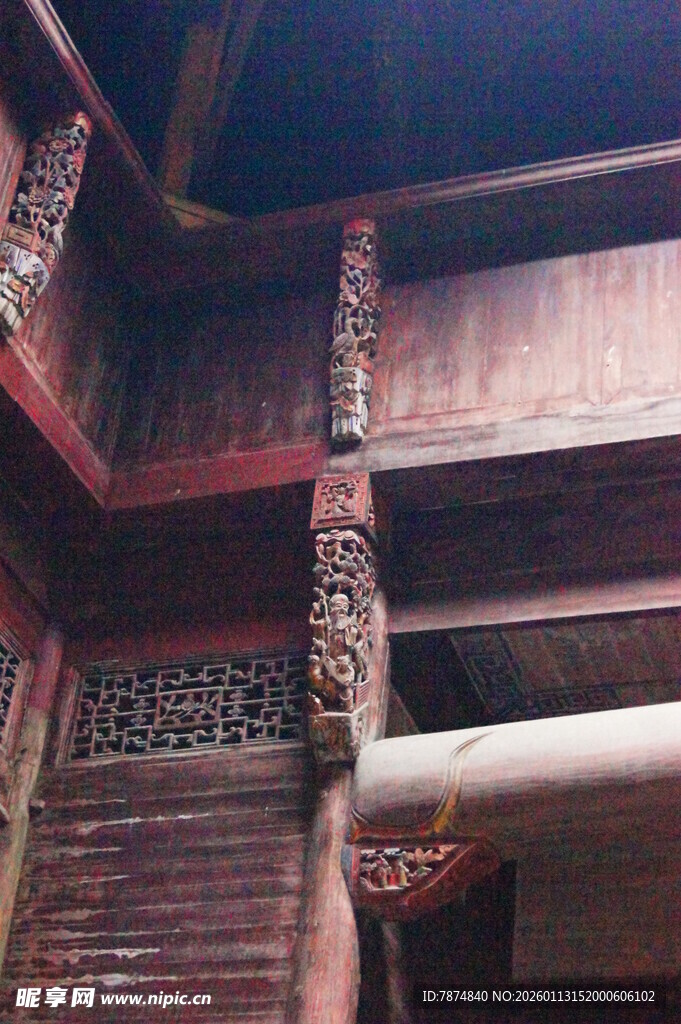 中式古建筑精美木雕梁柱