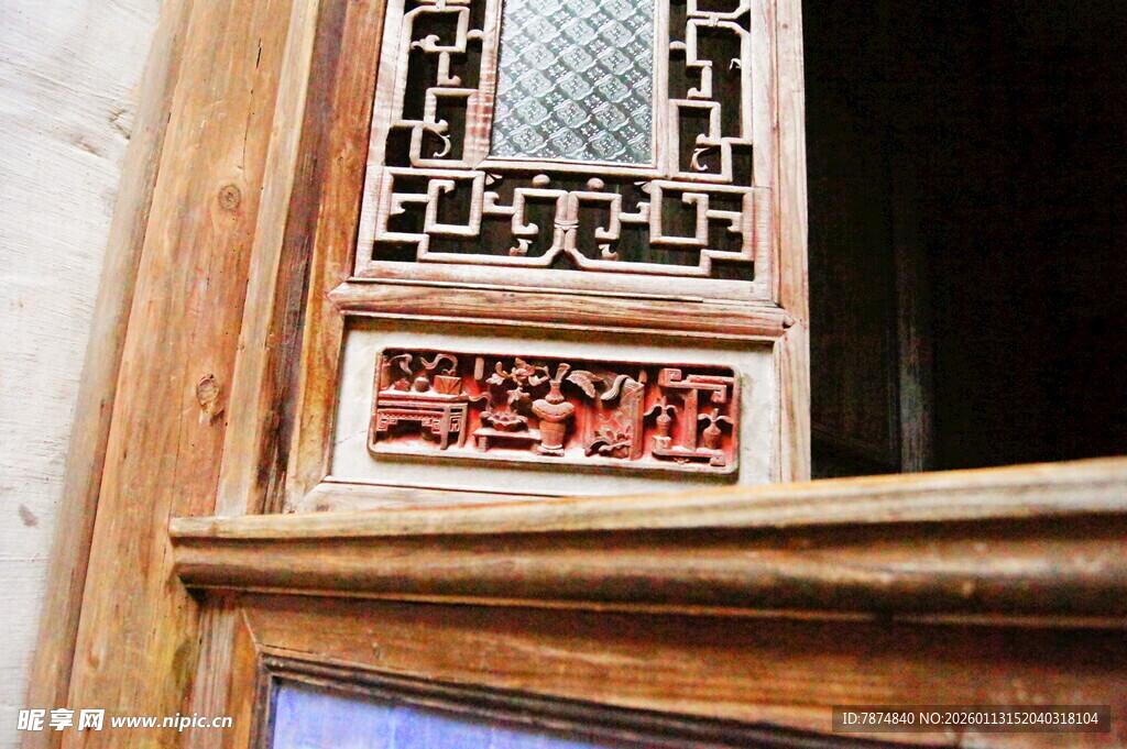 中式木雕窗棂精致细节