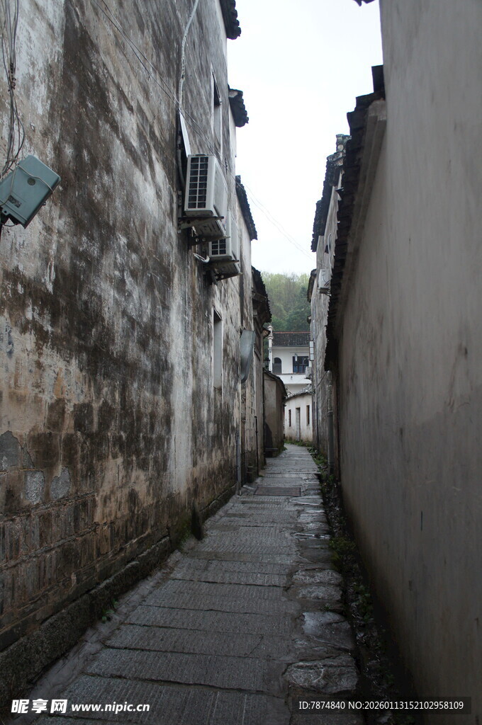 古老狭窄的小巷