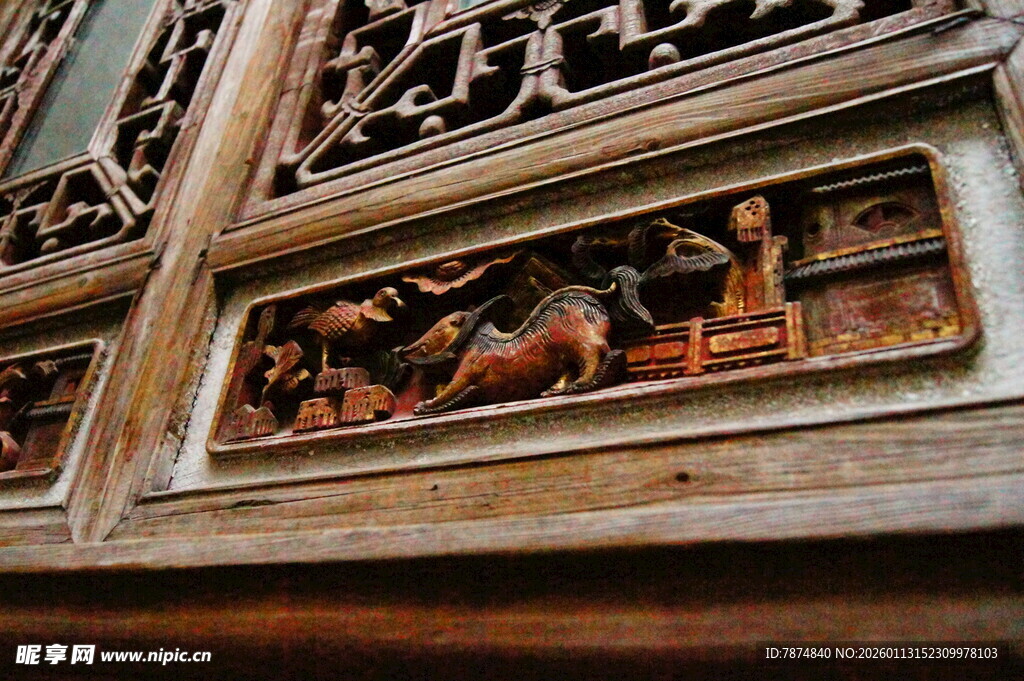 中式木雕窗棂精美雕刻