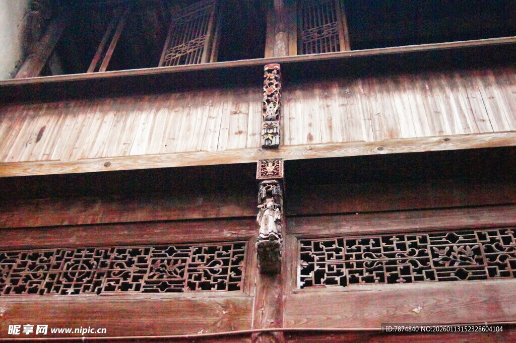 古旧木质建筑雕花细节